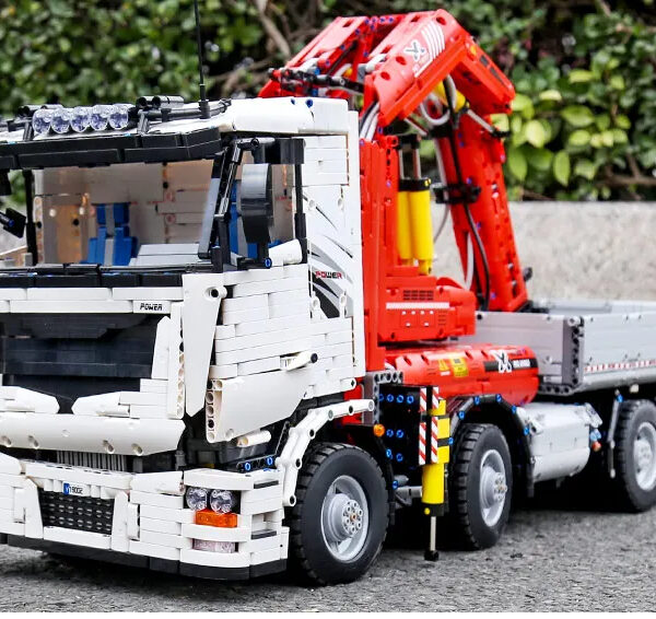 MouldKing Truck With Crane 19002